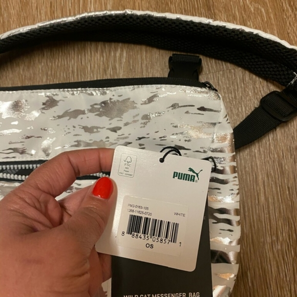 PUMA Wild Cat Messenger Bag - Picture 4 of 7